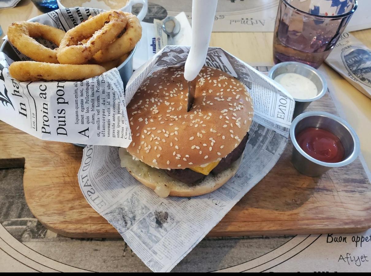 Haţeg Artmotel & Bistro מראה חיצוני תמונה