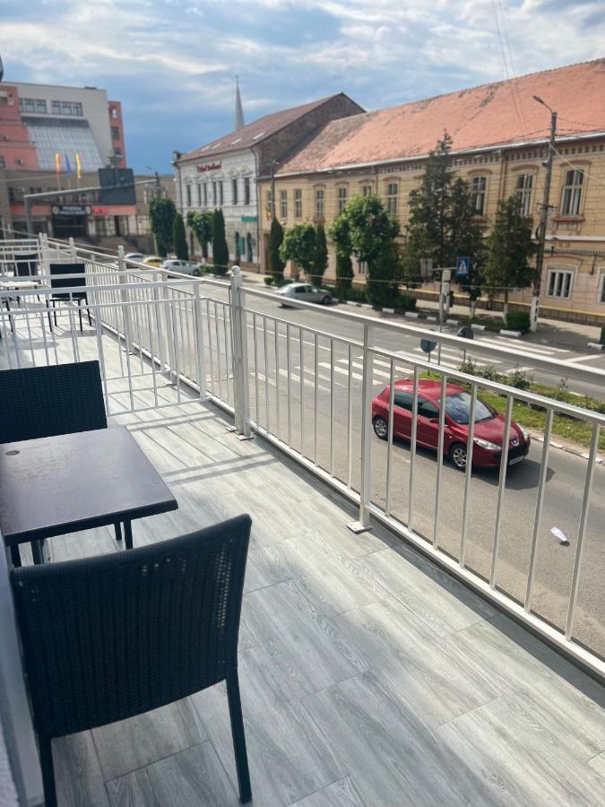 Haţeg Artmotel & Bistro מראה חיצוני תמונה