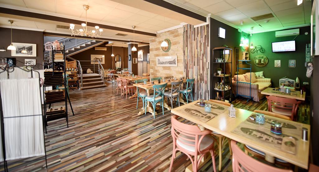 Haţeg Artmotel & Bistro מראה חיצוני תמונה