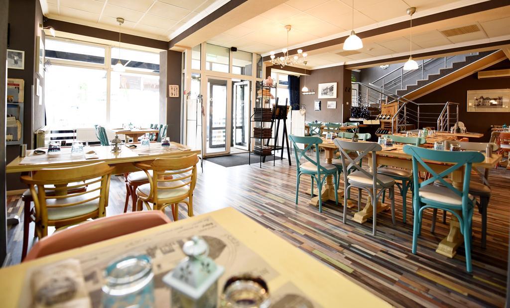 Haţeg Artmotel & Bistro מראה חיצוני תמונה